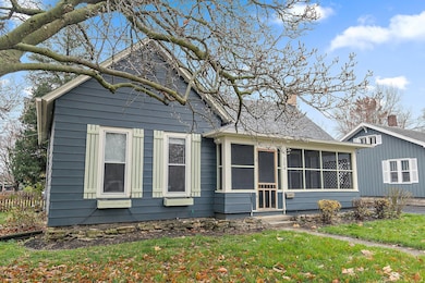 304 S Prairie St, Batavia, IL 60510 - photo 2