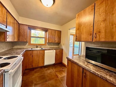 409 S Winnebago St, Caledonia, MN 55921 - photo 3