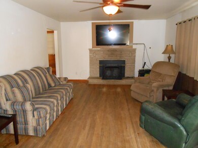 1570 N Court St, Circleville, OH 43113 - photo 5