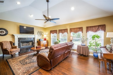 1101 Buena Vista Dr, Denton, TX 76210 - photo 6