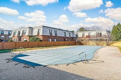 6 Hallmark Gardens unit 9, Burlington, MA 01803 - photo 3