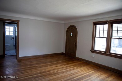 1617livingroomtobath