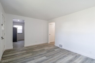 19508 Fairway Ave, Maple Heights, OH 44137 - photo 4