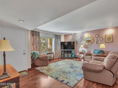 02-Living Room (1)