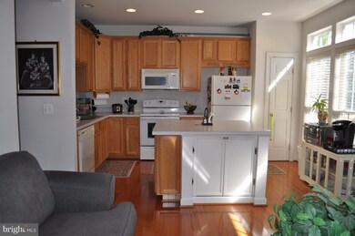 9085 Acheson Ct, Lorton, VA 22079 - photo 4