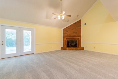 Features New Carpet, Beautiful Floor To Ceiling Fi