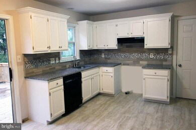 811 E Jefferson Ct, Lancaster, PA 17602 - photo 3