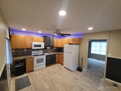 439 Ridgebury Dr, Xenia, OH 45385 - photo 4