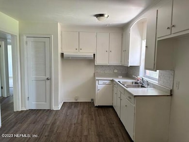 5766 Cedar Park Ln, Jacksonville, FL 32210 - photo 6