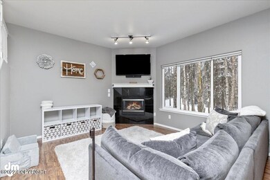 04-Living Room 20220214-DW-8100