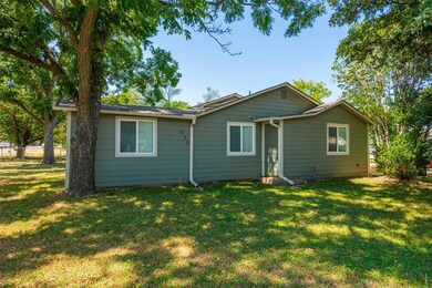 930 Poindexter Ave, Cleburne, TX 76033 - photo 4