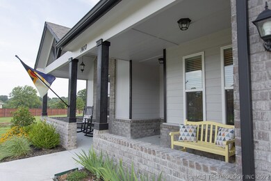 What an awesome front porch!