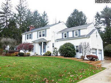 Beautifully Maintained Traditional Colonial w/Side