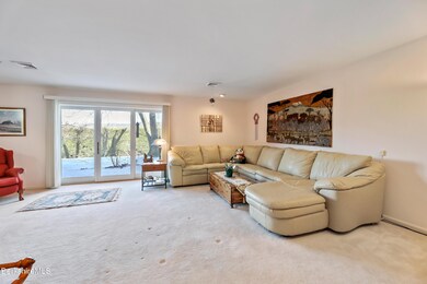 6-livingroom:to patio