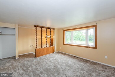 923 Regina Dr, Halethorpe, MD 21227 - photo 4