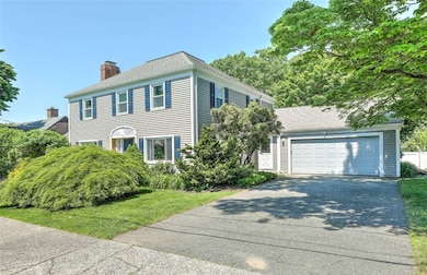 87 Cambria Ct, Pawtucket, RI 02860 - photo 2