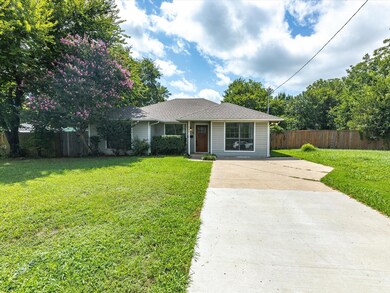 805 E Brown St, Ennis, TX 75119 - photo 4