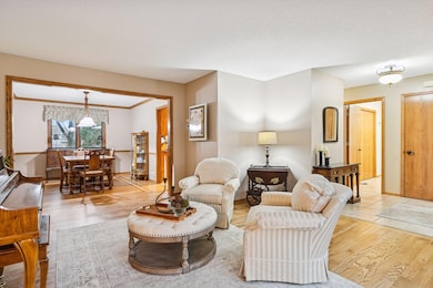 3800 Jamestown Curve, Woodbury, MN 55129 - photo 7