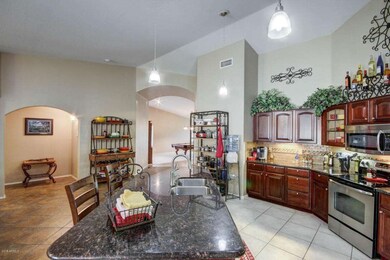 Spacious Kitchen w/granite counter tops