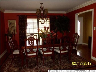 FORMAL DINNING WITH HARDWOOOD FLOORING