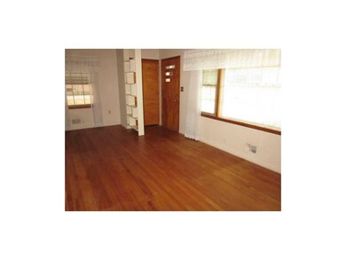 Living Room. Spacious room with lots of light and 