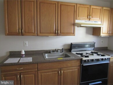 7157 Clover Ln, Upper Darby, PA 19082 - photo 5