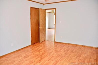 1307 W Cummings St, Henryetta, OK 74437 - photo 5