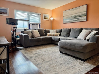 560 Tuckahoe Rd unit 1B, Yonkers, NY 10710 - photo 3