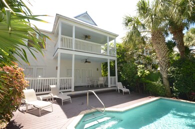 Great Entertaining Area on lower Deck
