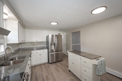 77 Mckenna Dr, Nashua, NH 03062 - photo 4