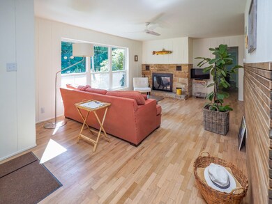 212 N Maple-100