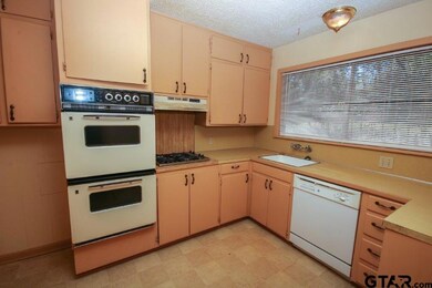 1312 1312 Powers Dr, Tyler, TX 75701 - photo 2