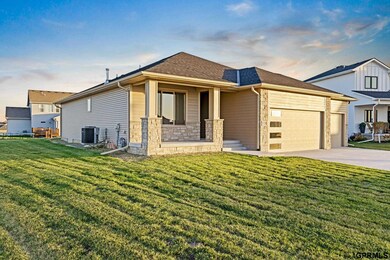 7230 NW Beartooth Ct, Lincoln, NE 68531 - photo 2