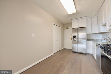 Skyline Plaza unit 2004N, Baileys Crossroads, VA 22041 - photo 4