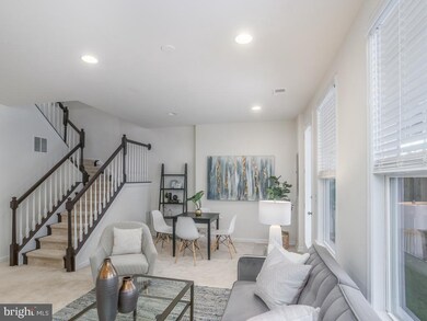 42237 Lancaster Woods Square, Chantilly, VA 20152 - photo 5