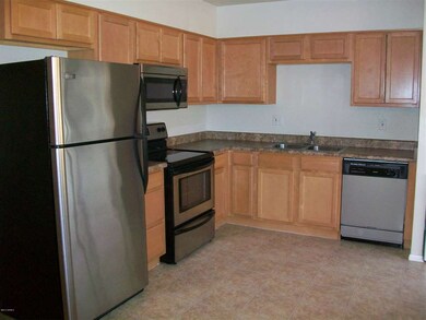KIT WITH STAINLESS STEEL APPLIANCES