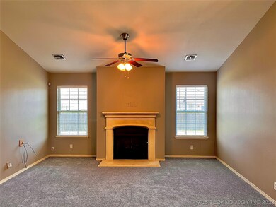Living Room w/ gas fireplace