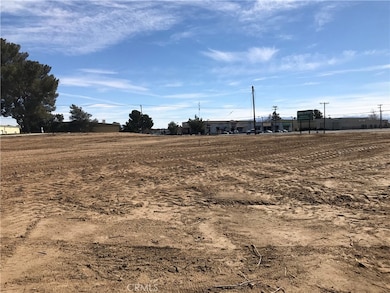 15283 Cholame Rd, Victorville, CA 92392 - photo 3