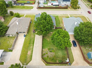 Look at that long driveway!