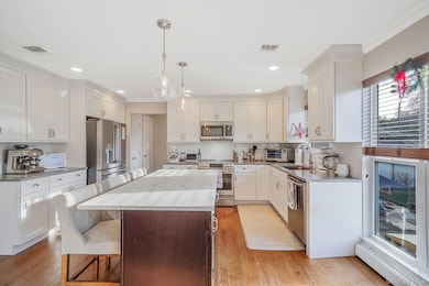 42 Quintuck Ln, East Islip, NY 11730 - photo 7