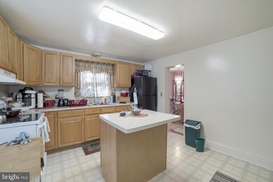 12 Summerset Ct, Gwynn Oak, MD 21207 - photo 3