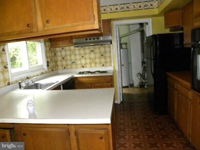 13005 Viewpoint Ln, Bowie, MD 20715 - photo 3