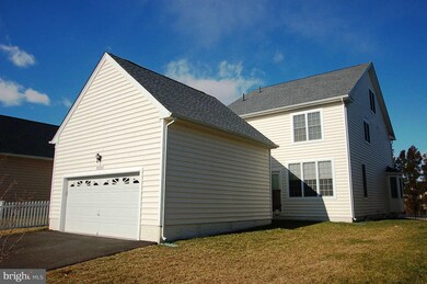 42530 Neighborly Ln, Chantilly, VA 20152 - photo 2