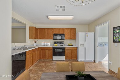 Lots of counterspace in Kitchen
