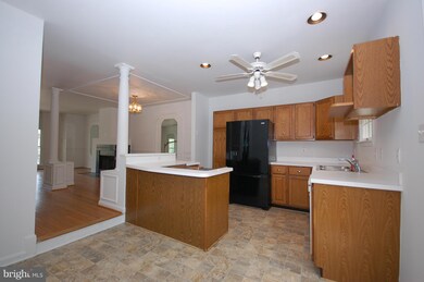 86 Victoria Square, Frederick, MD 21702 - photo 2