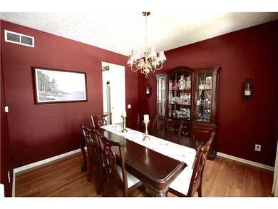 11921 Castlestone Dr, Fishers, IN 46037 - photo 4