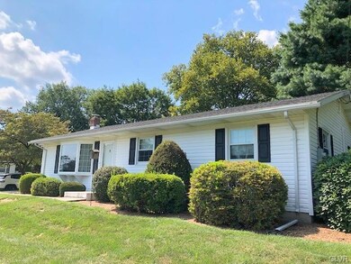 5301 Ridgeway Dr, Zionsville, PA 18092 - photo 2