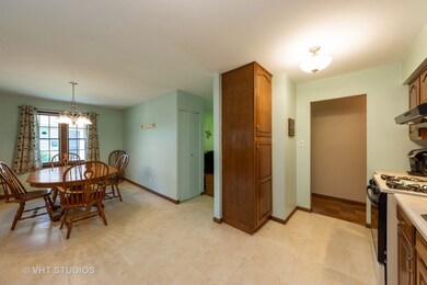 4009 Wilke Rd unit 17, Rolling Meadows, IL 60008 - photo 2