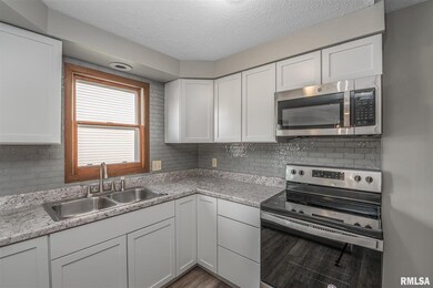 2128 E 38th St, Davenport, IA 52807 - photo 3