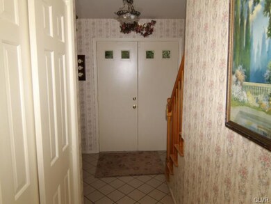 1187 Clearview Cir, Allentown, PA 18103 - photo 7